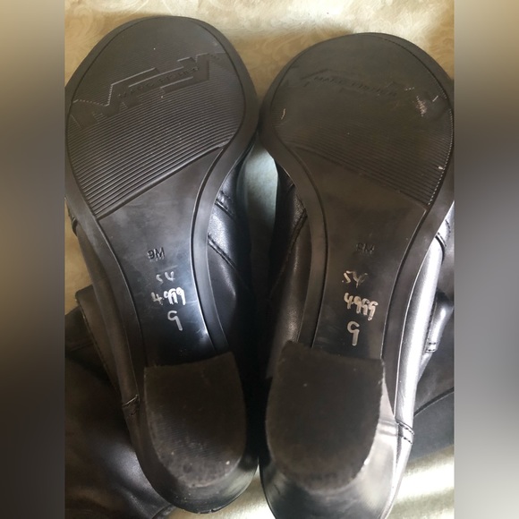 Ladies black leather boots, size 9  US - Picture 4 of 10